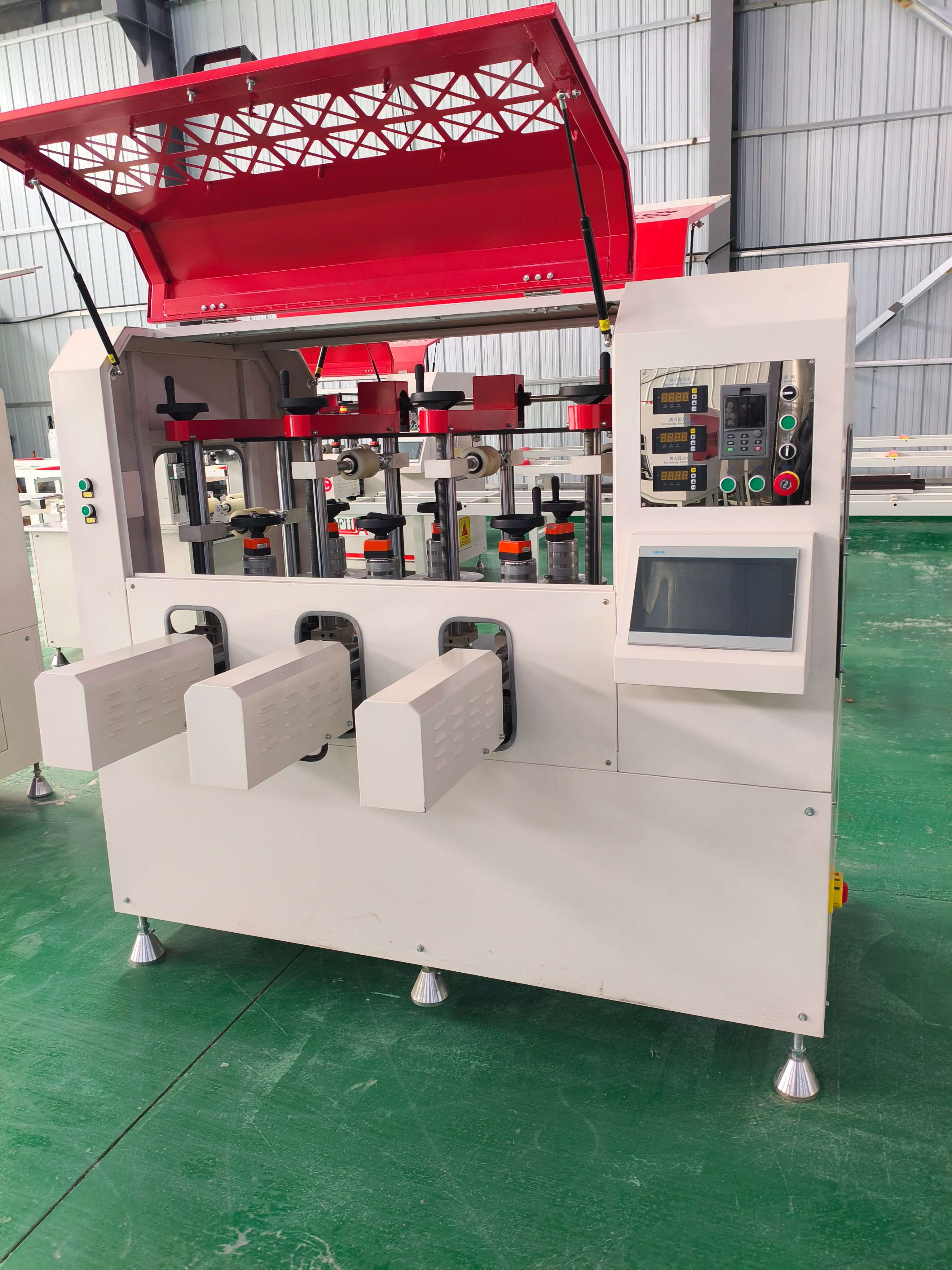 全自動數控系統提升斷橋鋁開齒穿條設備性能的優勢